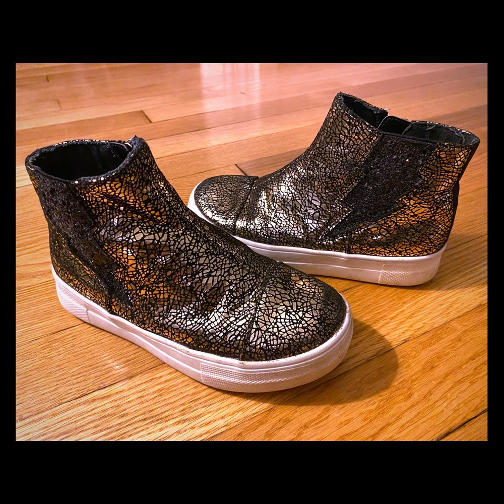 Nina black and gold rockstar shoes
